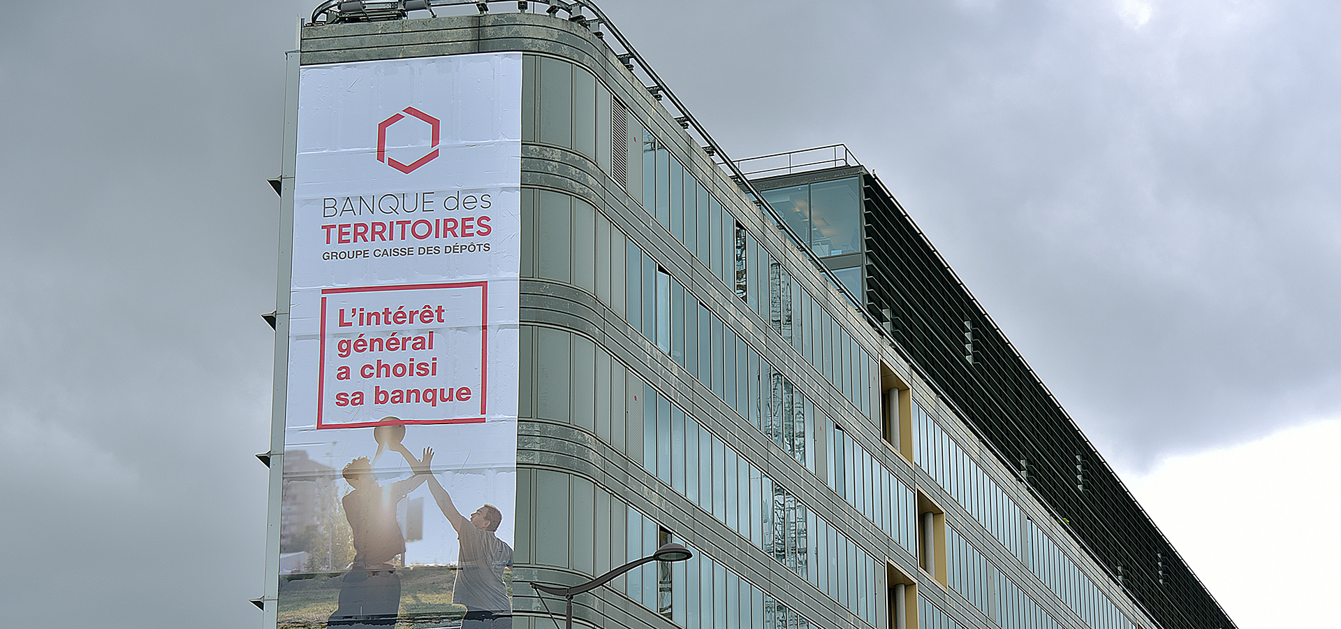Campagne d'affichage sur la Banque des Territoires à Austerlitz 1. Paris, le 21 juin 2018.
