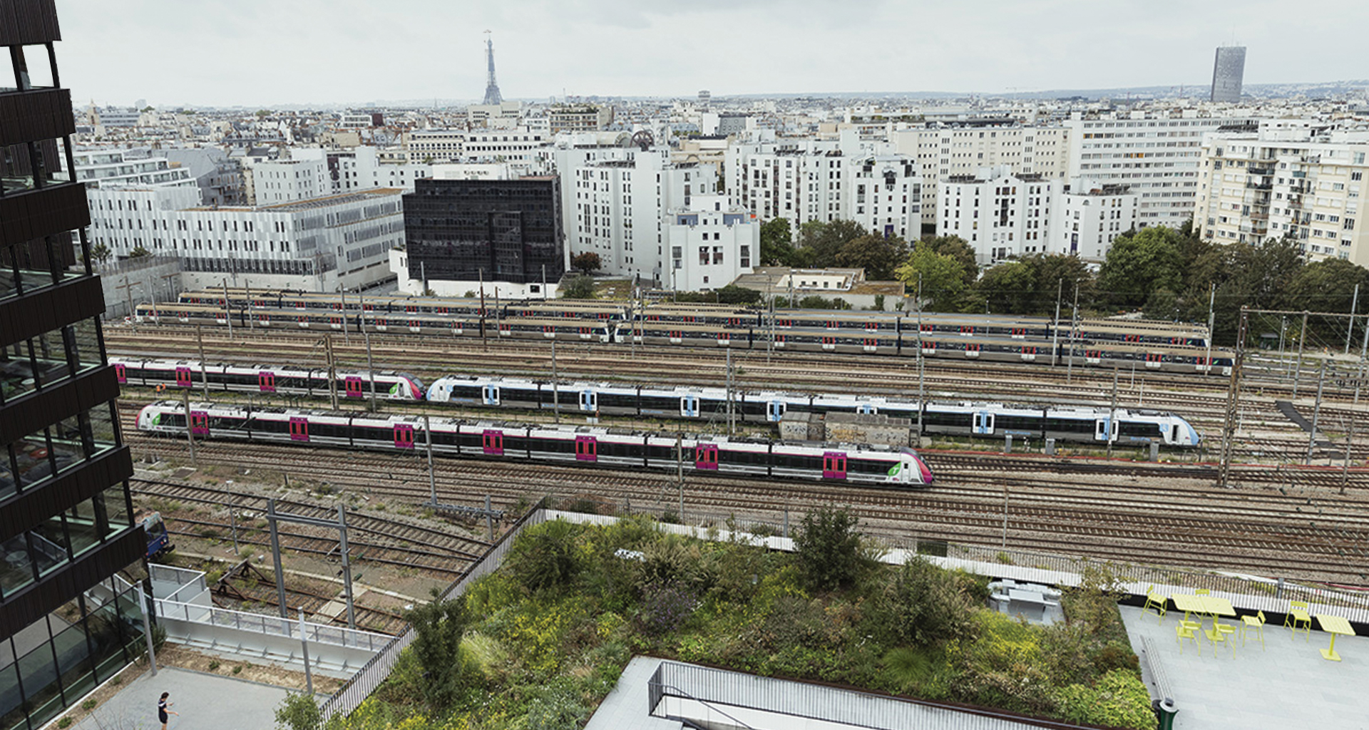 vue des voies ferroviaires de la Gare Saint-Lazare depuis immeuble Enjoy ZAC des Batignolles Paris 17e 