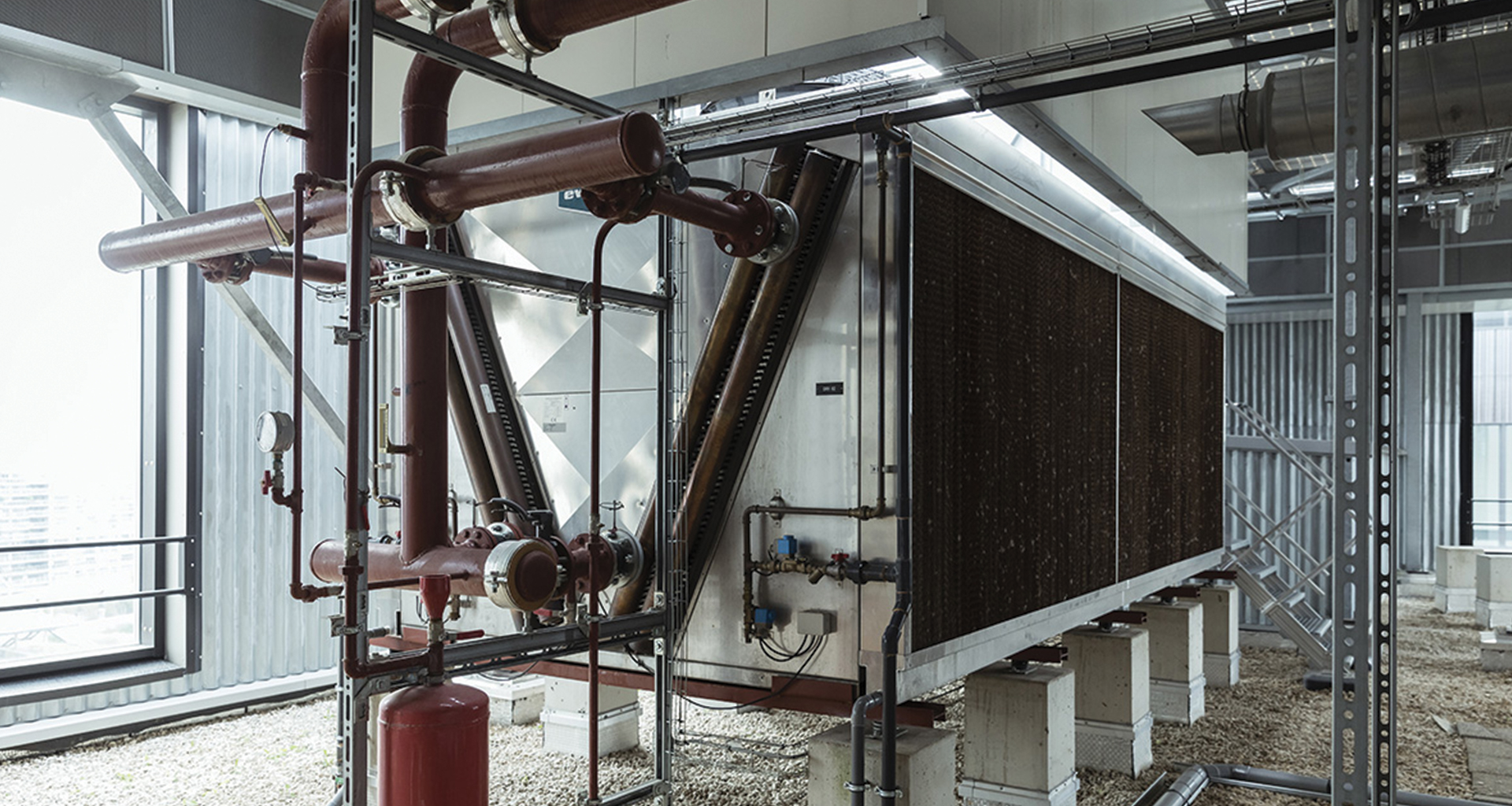 système de climatisation et de chauffage sur le toit du bâtiment Enjoy dans la ZAC Batignolles à Paris 17e