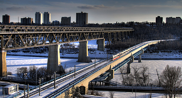 Le tramway d’Edmonton sous la neige