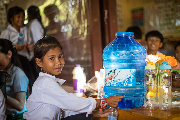 Ecolière et eau potable via 1001 fontaines 