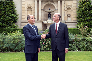 K Safir directeur général de la Caisse de Dépôt et de Gestion du Maroc et E Lombard, directeur général de la Caisse des Dépôts