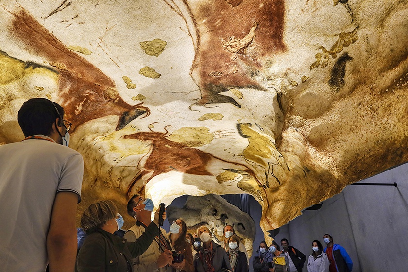 Visite de la grotte reconstituée de Lascaux IV à Montignac.