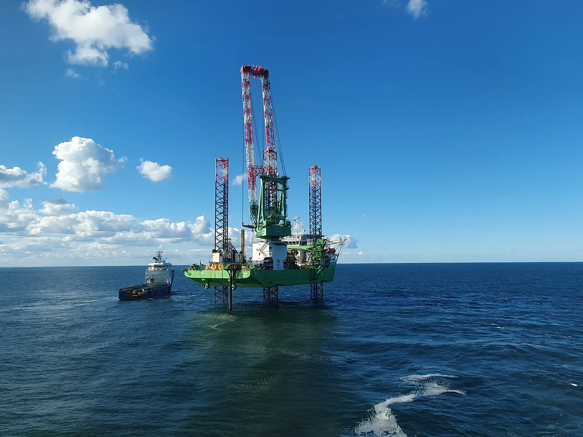 Chantier d'éoliennes en mer Dieppe / Le Tréport