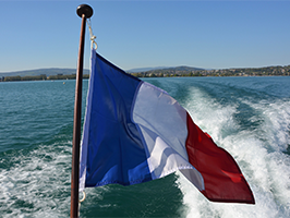 Drapeau français sur un bateau
