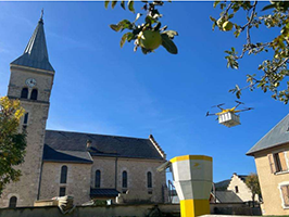 Drone La Poste dans le Vercors 