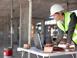 Femme entrepreneure du bâtiment