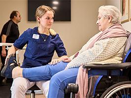 Dans une clinique de soins médicaux et de réadaptation ORPEA 