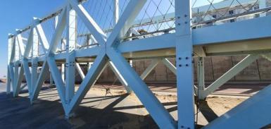 Photo de la rampe d'accès à la plage de La Haye conçue pour ne pas endommager le parapet en cas de destruction causée par une tempête. 