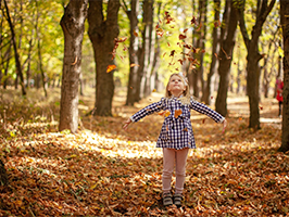 illustration petite fille dans un bois