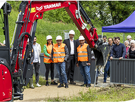 1er coup de tractopelle au parc des Prairies du Fort à Vitry-sur-Seine