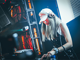 Femme DJ