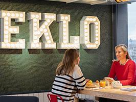 Dans un hôtel Eklo