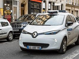 Véhicule de contrôle Moovia en ville sur la route